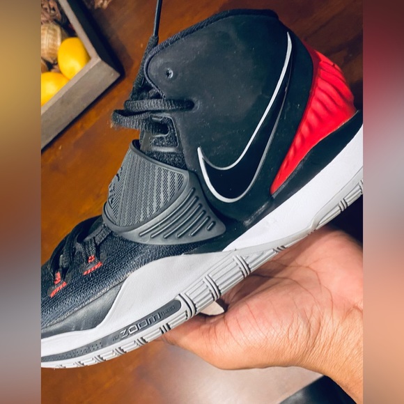 The Nike Kyrie 6 - Picture 6 of 11